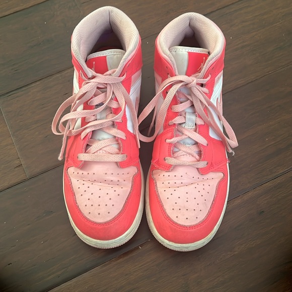 These are Jordan 1s. Women’s size 7. Hot pink and light pink.